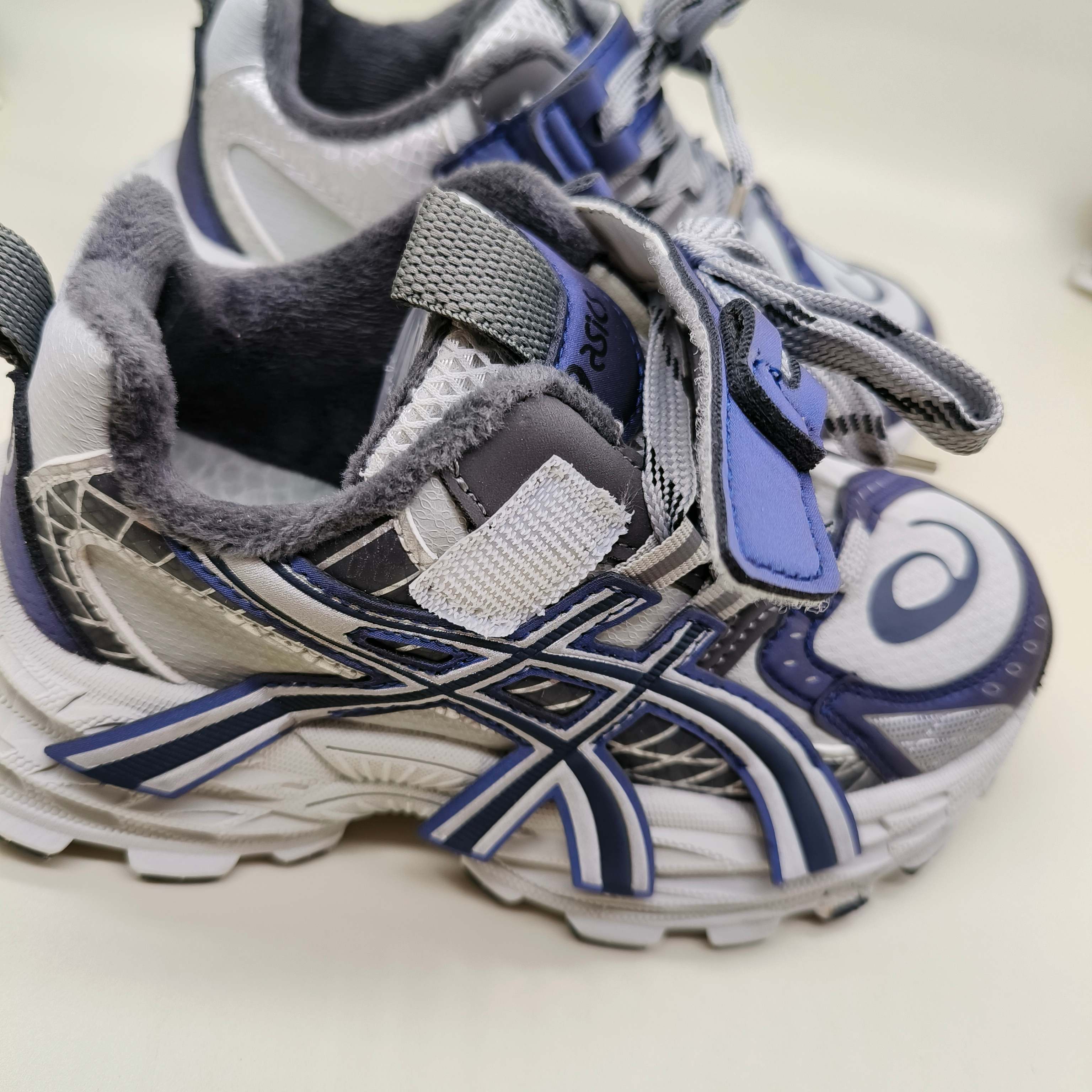 图片[8]-亚瑟士加绒AsicsGel-NYC童鞋亚瑟士潮牌锁扣儿童运动鞋 尺码：32-37码 经典潮牌户外品牌 🆕百搭又时髦✨ 加绒保暖款🔥 锁扣设计，穿脱超方便✌🏻 优质皮料拼接，质感满满🈵️ 橡胶耐磨防滑大底，脚感不言而喻☁️-选品中心