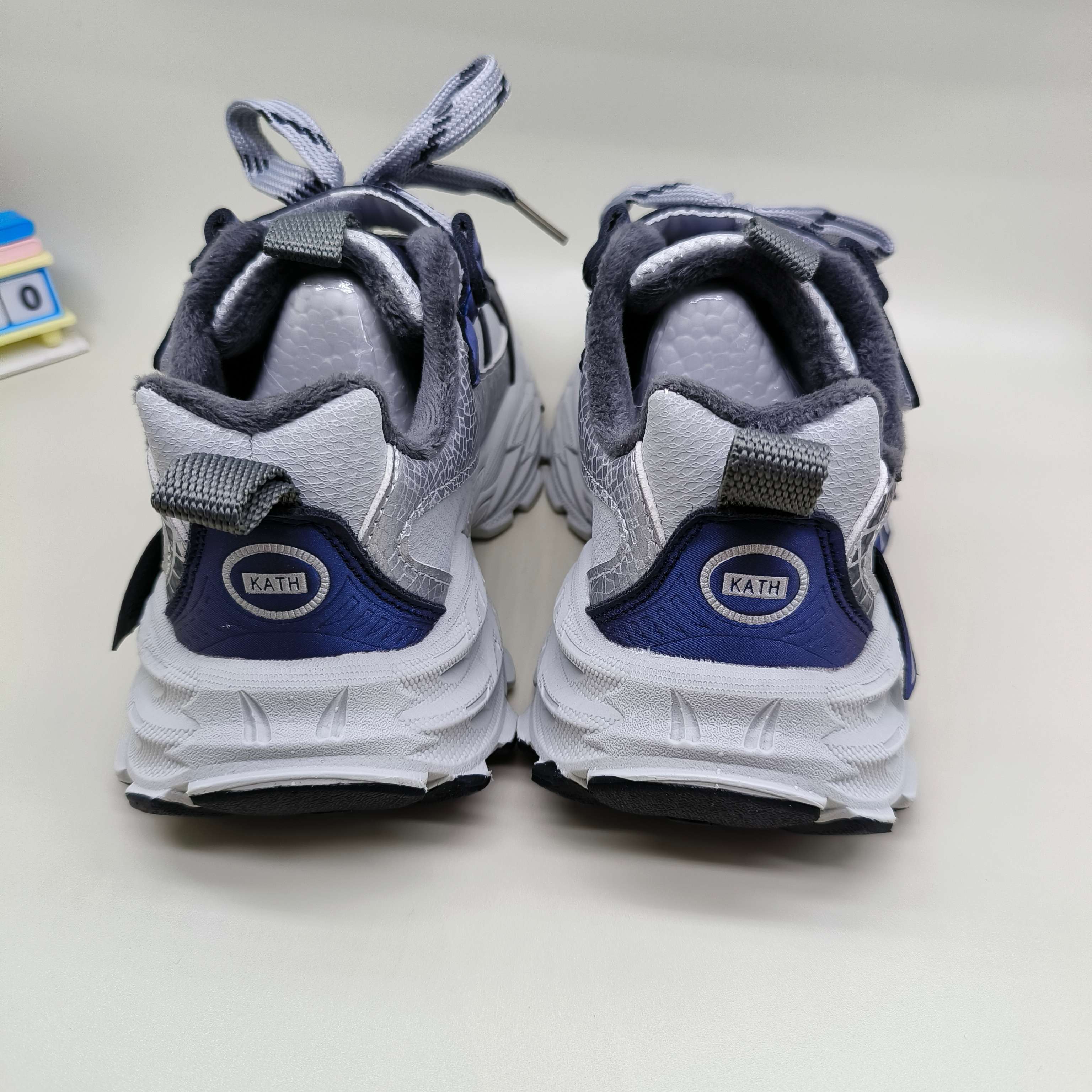 图片[6]-亚瑟士加绒AsicsGel-NYC童鞋亚瑟士潮牌锁扣儿童运动鞋 尺码：32-37码 经典潮牌户外品牌 🆕百搭又时髦✨ 加绒保暖款🔥 锁扣设计，穿脱超方便✌🏻 优质皮料拼接，质感满满🈵️ 橡胶耐磨防滑大底，脚感不言而喻☁️-选品中心