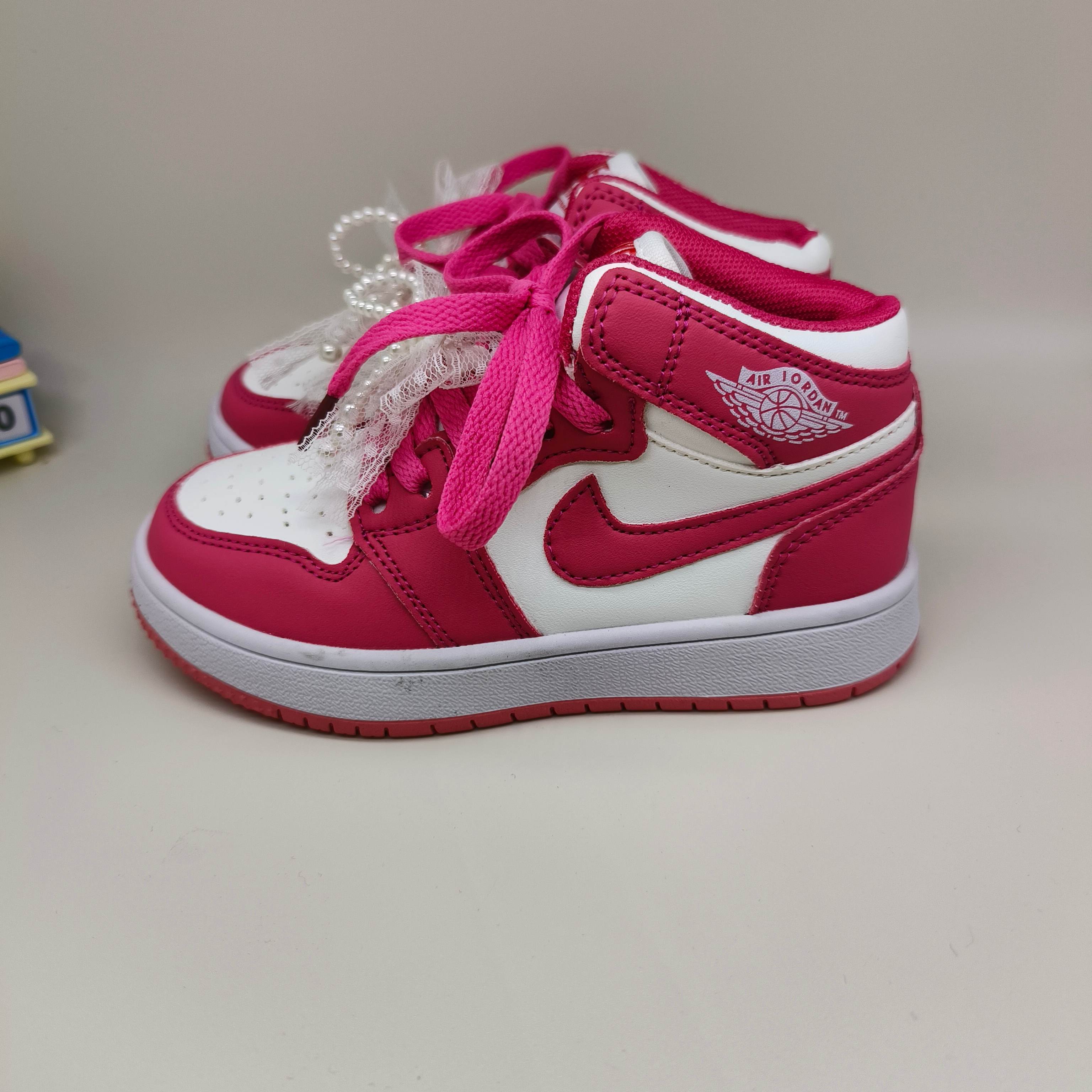 图片[5]-乔一中帮联名魔术贴儿童篮球鞋 尺码：26-37码 经典乔一中帮款式🆕 秋冬超合适❤️ 魔术贴设计，穿脱方便✌🏻 联名系列，蝴蝶结超可爱😍-选品中心