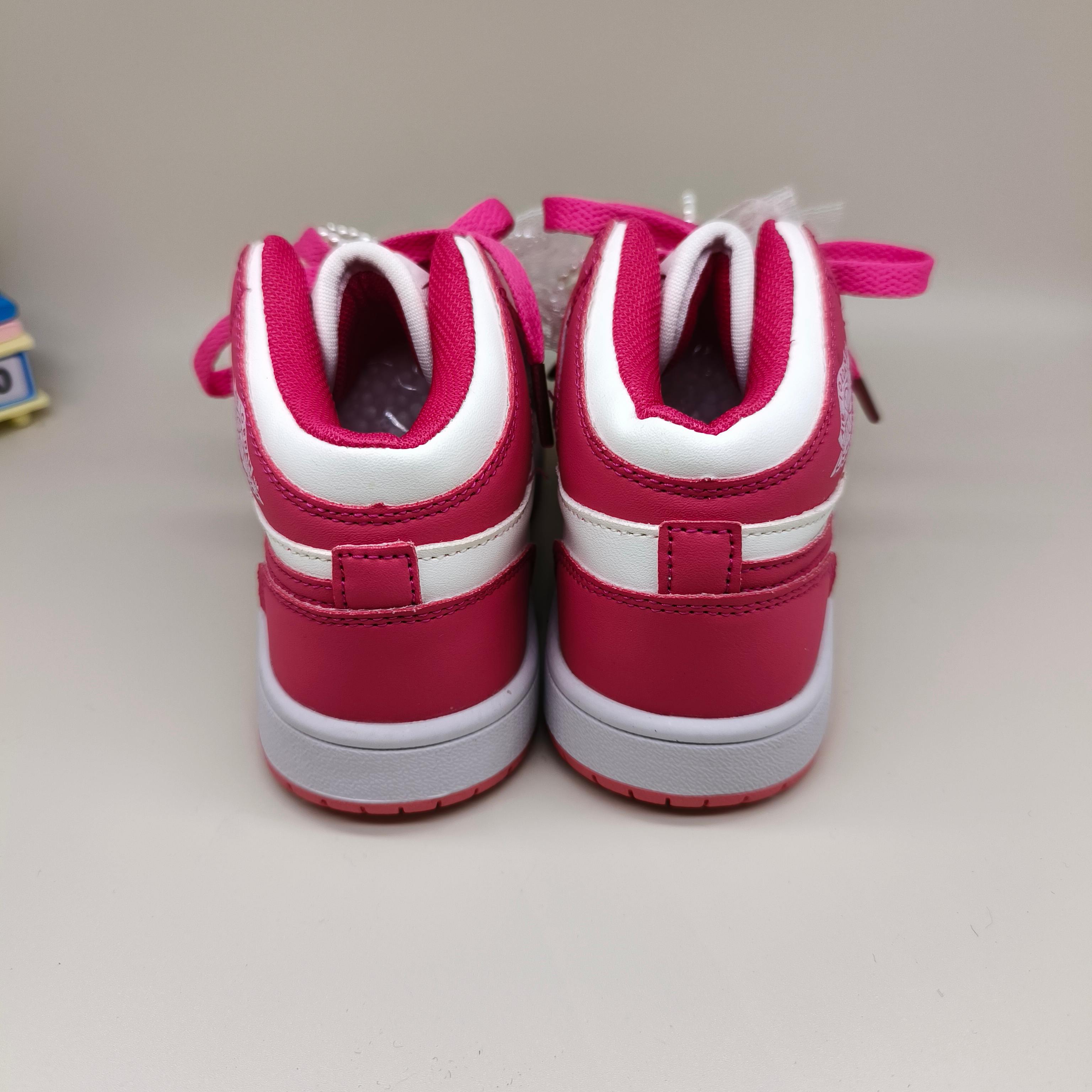 图片[4]-乔一中帮联名魔术贴儿童篮球鞋 尺码：26-37码 经典乔一中帮款式🆕 秋冬超合适❤️ 魔术贴设计，穿脱方便✌🏻 联名系列，蝴蝶结超可爱😍-选品中心