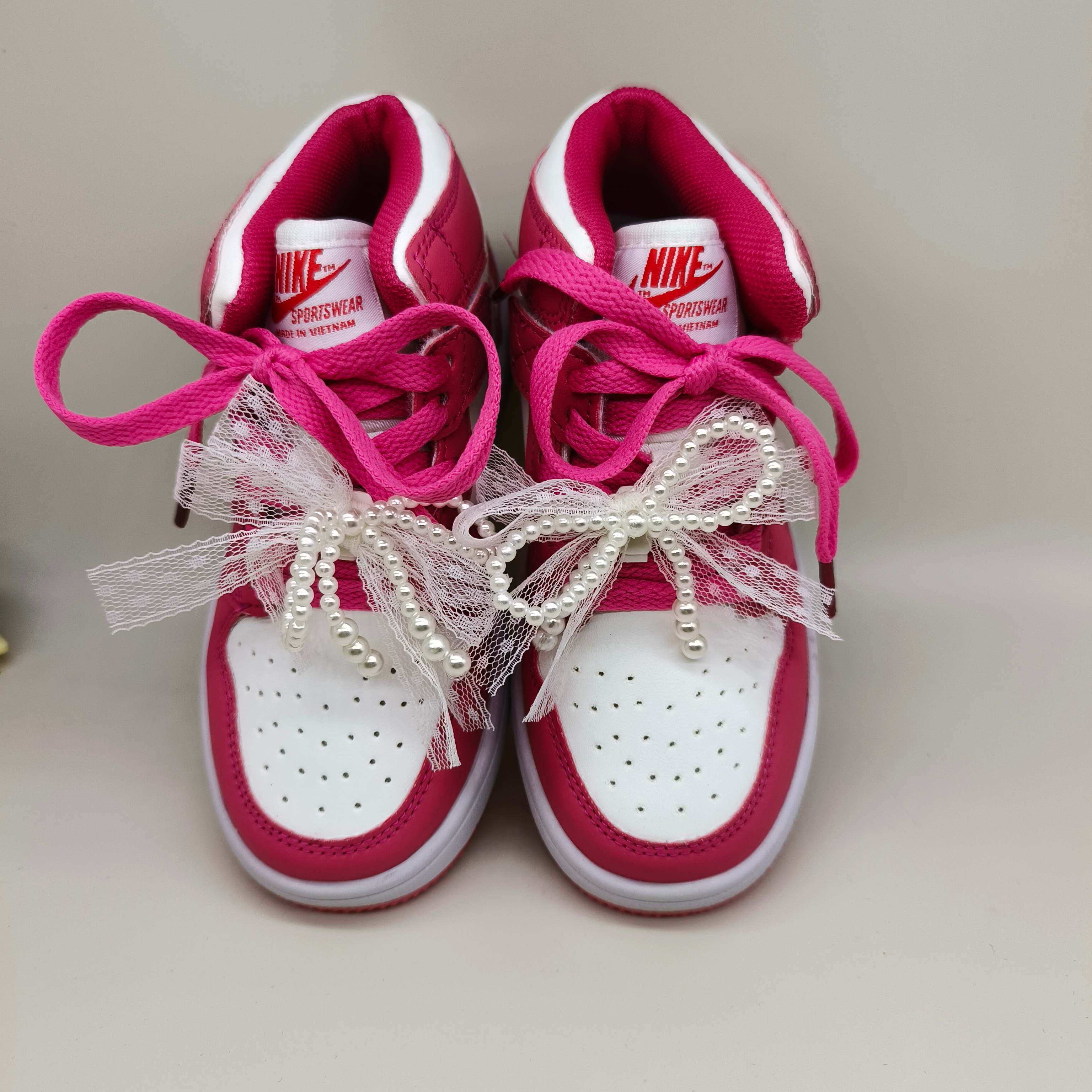 图片[6]-乔一中帮联名魔术贴儿童篮球鞋 尺码：26-37码 经典乔一中帮款式🆕 秋冬超合适❤️ 魔术贴设计，穿脱方便✌🏻 联名系列，蝴蝶结超可爱😍-选品中心