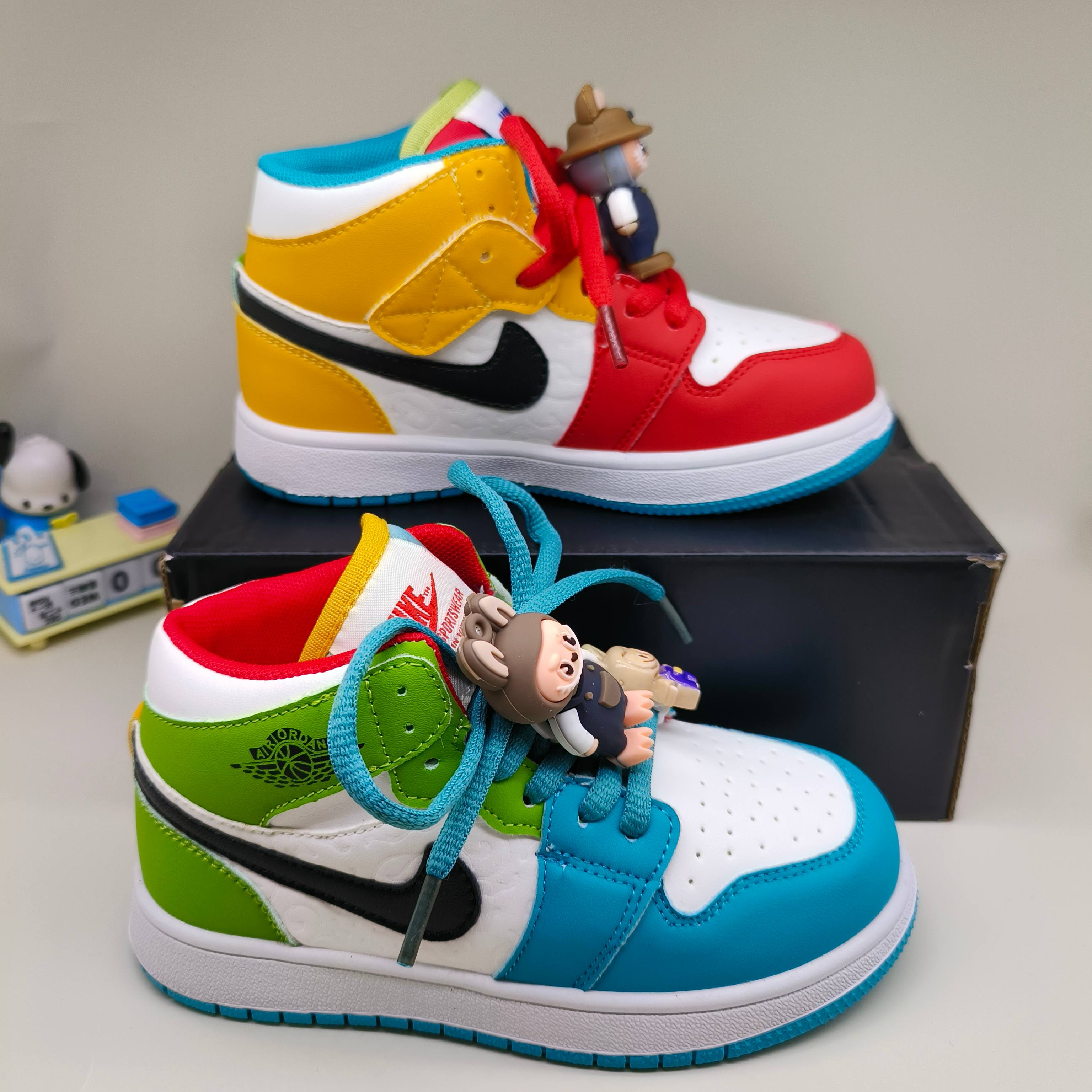 图片[8]-乔一中帮鸳鸯联名魔术贴儿童篮球鞋 尺码：26-37码 经典乔一中帮款式🆕 秋冬超合适❤️ 魔术贴设计，穿脱方便✌🏻 联名系列，拉布布超可爱😍-选品中心