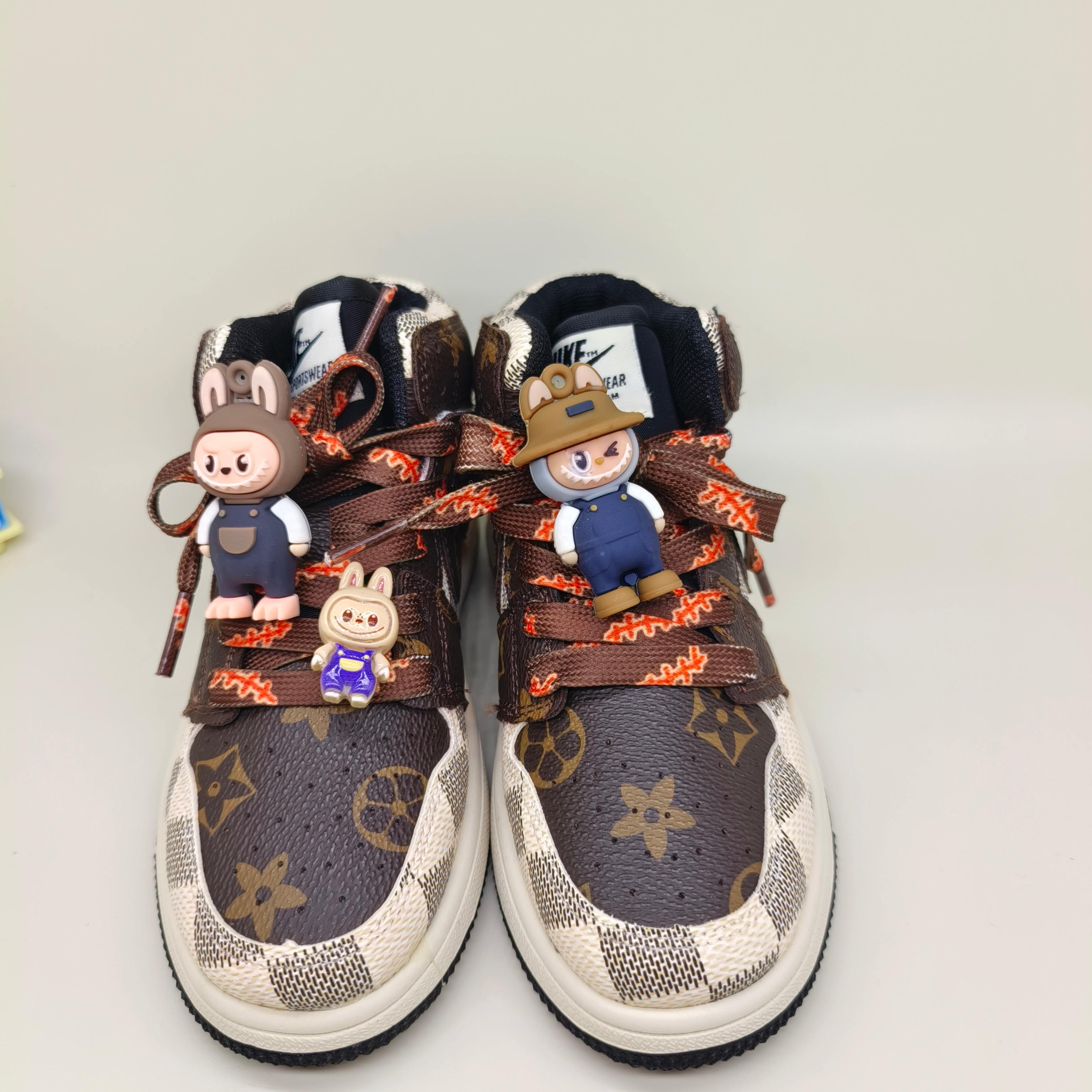 图片[3]-乔一中帮联名魔术贴儿童篮球鞋 尺码：26-37码 经典乔一中帮款式🆕 秋冬超合适❤️ 拉布布😊 魔术贴设计，穿脱方便✌🏻 联名系列，细节印花超可爱😍-选品中心