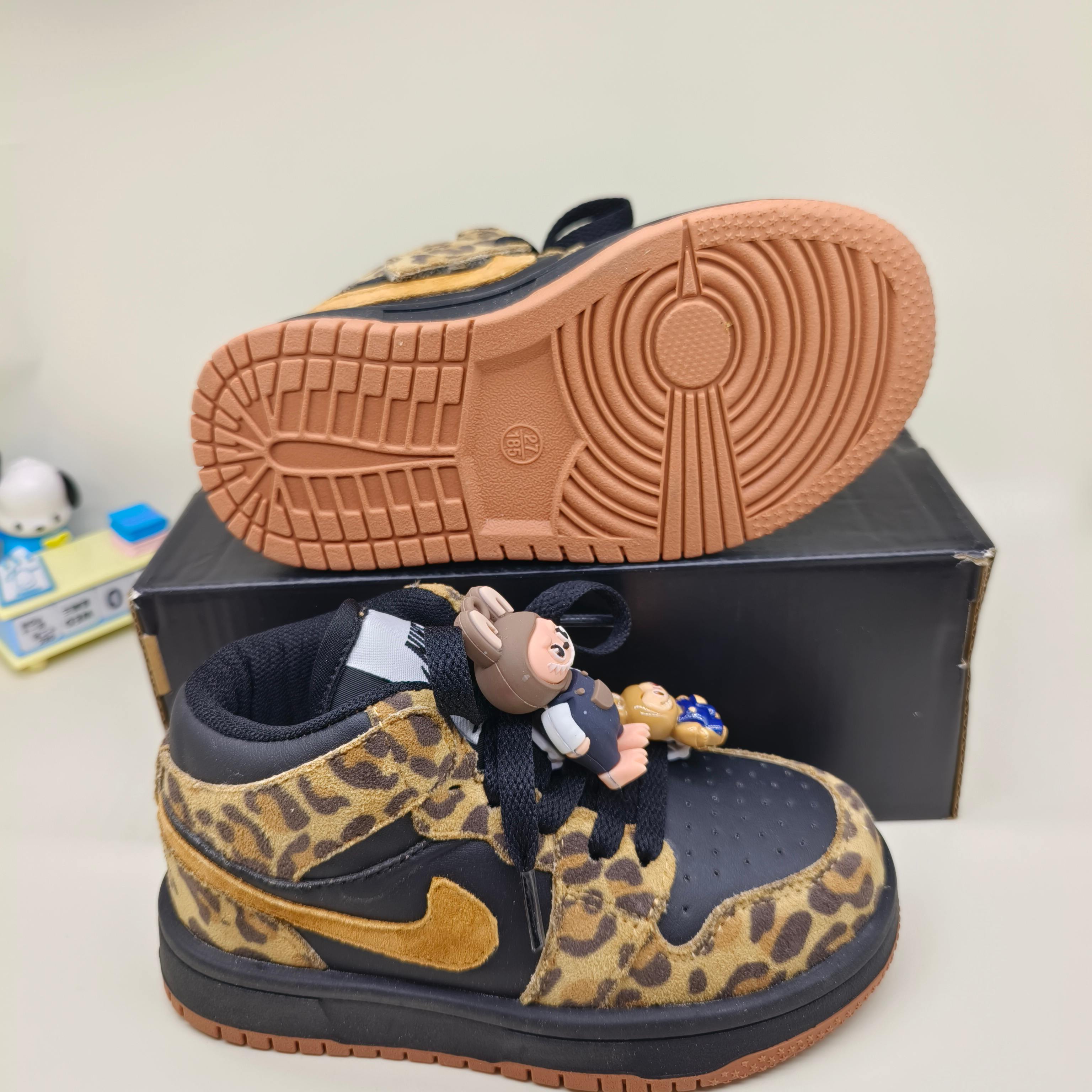 图片[6]-乔一中帮联名魔术贴儿童篮球鞋 尺码：26-37码 经典乔一中帮款式🆕 秋冬超合适❤️ 拉布布😊 魔术贴设计，穿脱方便✌🏻 联名系列，豹纹细节印花超可爱😍-选品中心