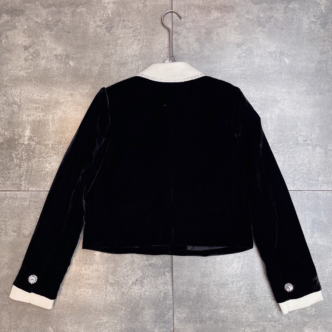 Luxurious Women’s Velvet Suit with Diamond Buttons, High Waist Design, Silk-Poly Blend - 图片 8