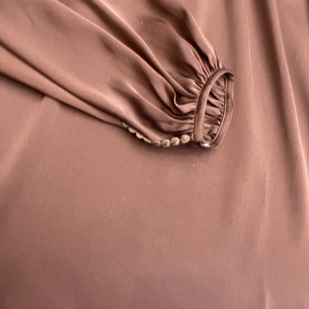 Sandro’s New Grail: High-Quality Women’s Clothes with Silk Fabric and Various Colors - 图片 5
