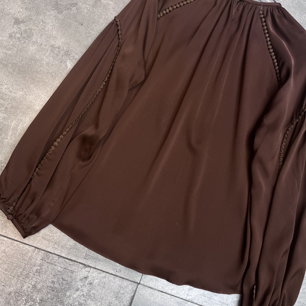 Sandro’s New Grail: High-Quality Women’s Clothes with Silk Fabric and Various Colors - 图片 9
