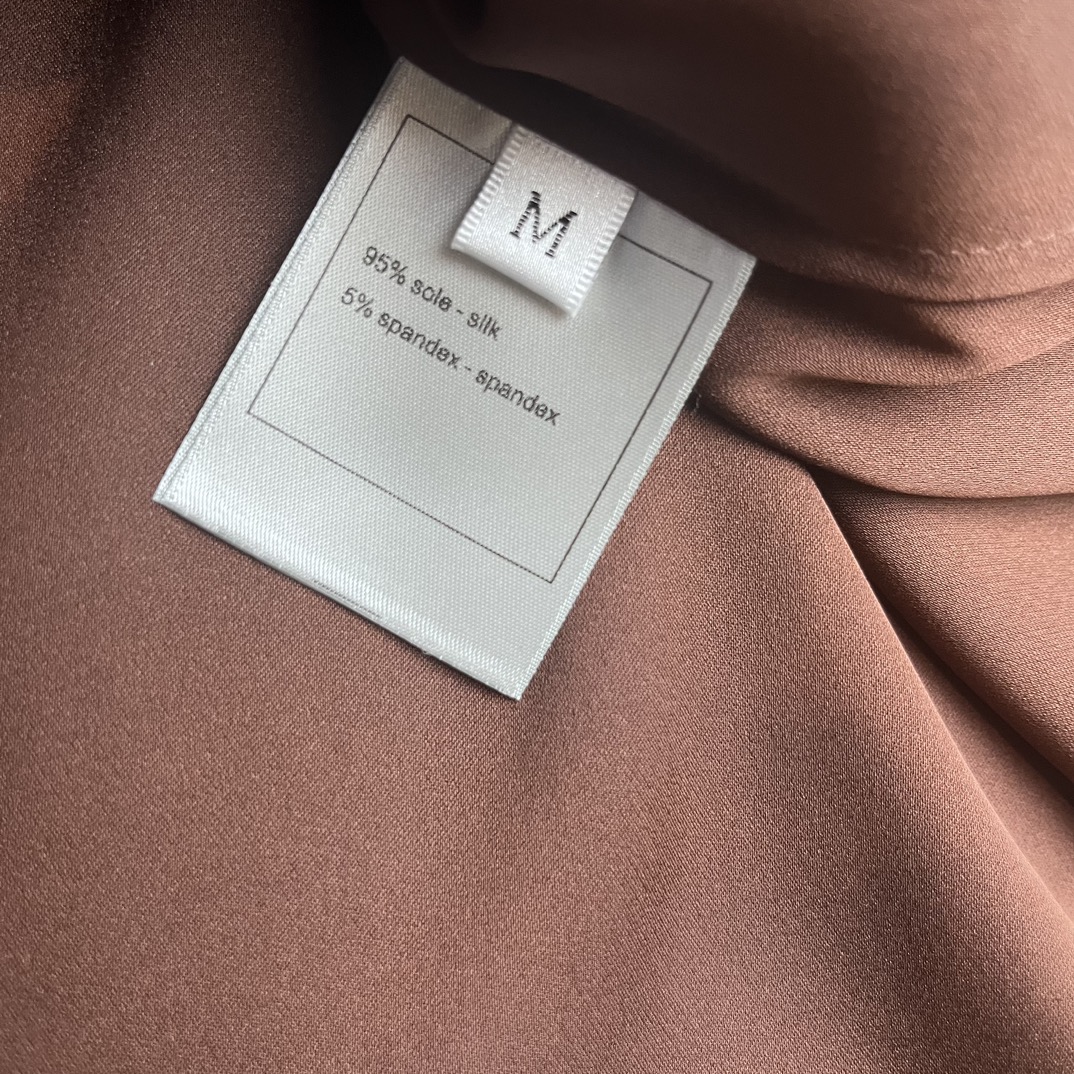 Sandro’s New Grail: High-Quality Women’s Clothes with Silk Fabric and Various Colors - 图片 6