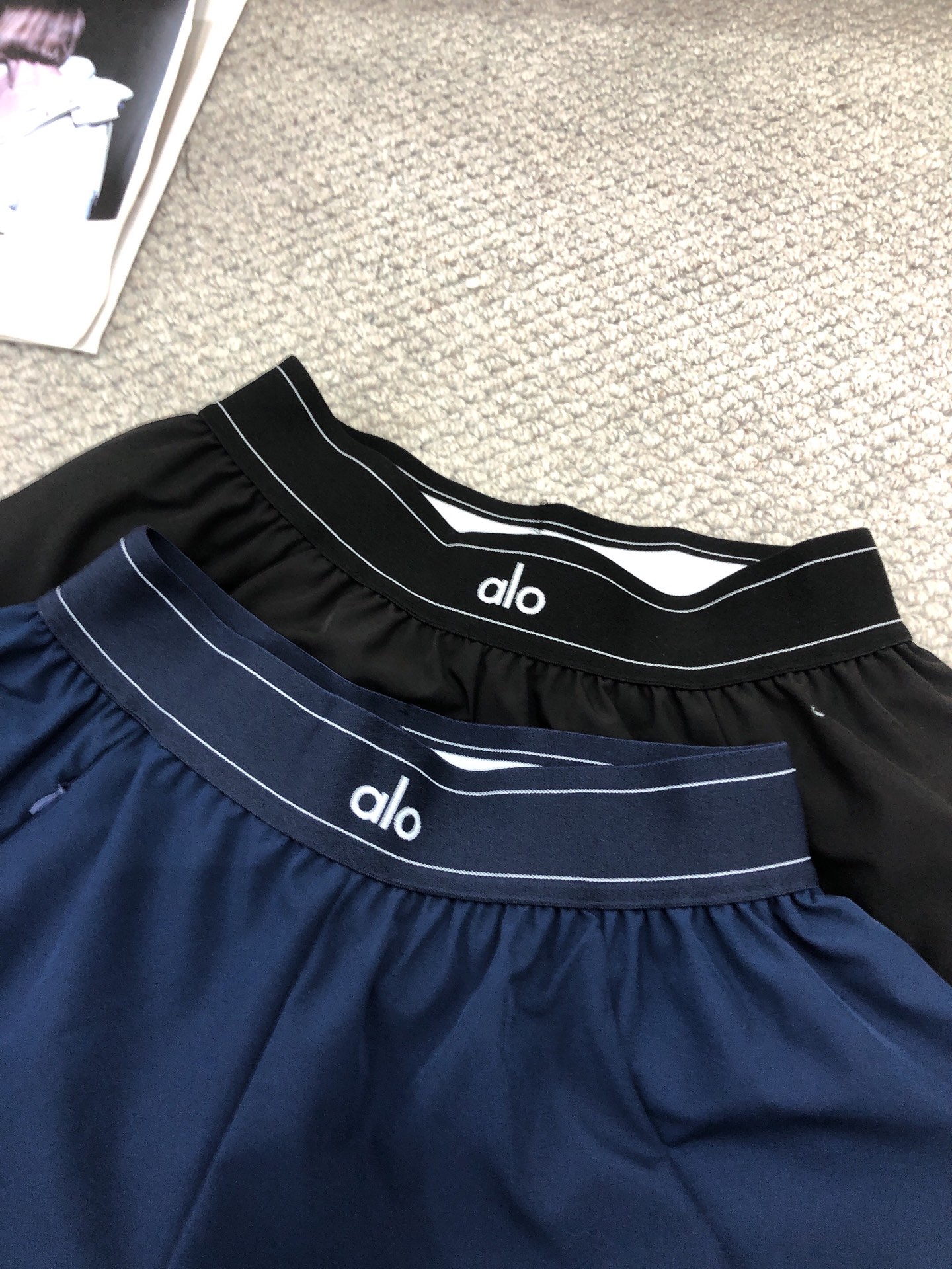 上新❤️105💰ALO运动速干短裤瑜伽跑步裤提花松紧休闲裤内衬防走光设计网球裤


颜色：黑色 藏青色
码数：S M L
裤长  27  29  30
臀围  59  61   63