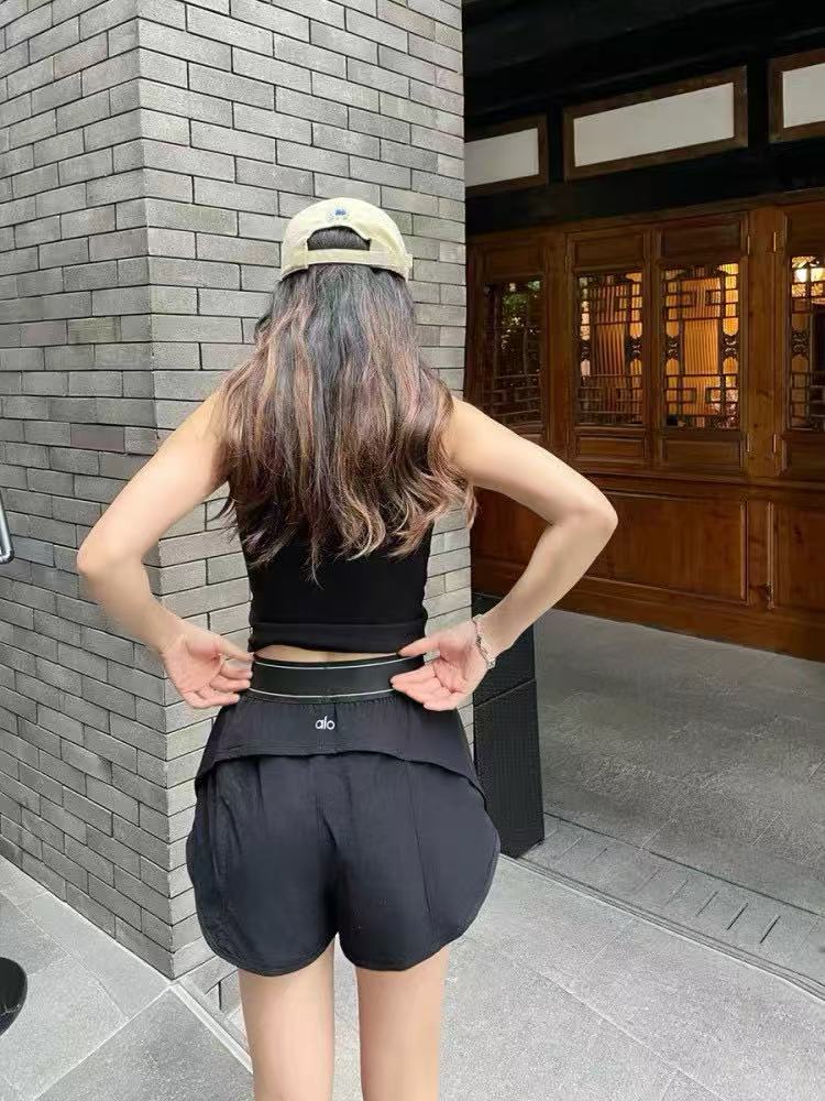 上新❤️105💰ALO运动速干短裤瑜伽跑步裤提花松紧休闲裤内衬防走光设计网球裤


颜色：黑色 藏青色
码数：S M L
裤长  27  29  30
臀围  59  61   63