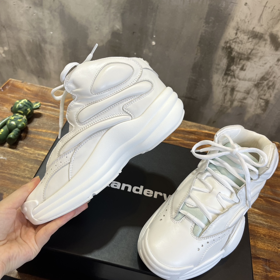 Alexander Wang Wang亚力山大 ·王2023vs秋冬最新情侣 休闲老爹鞋系列……