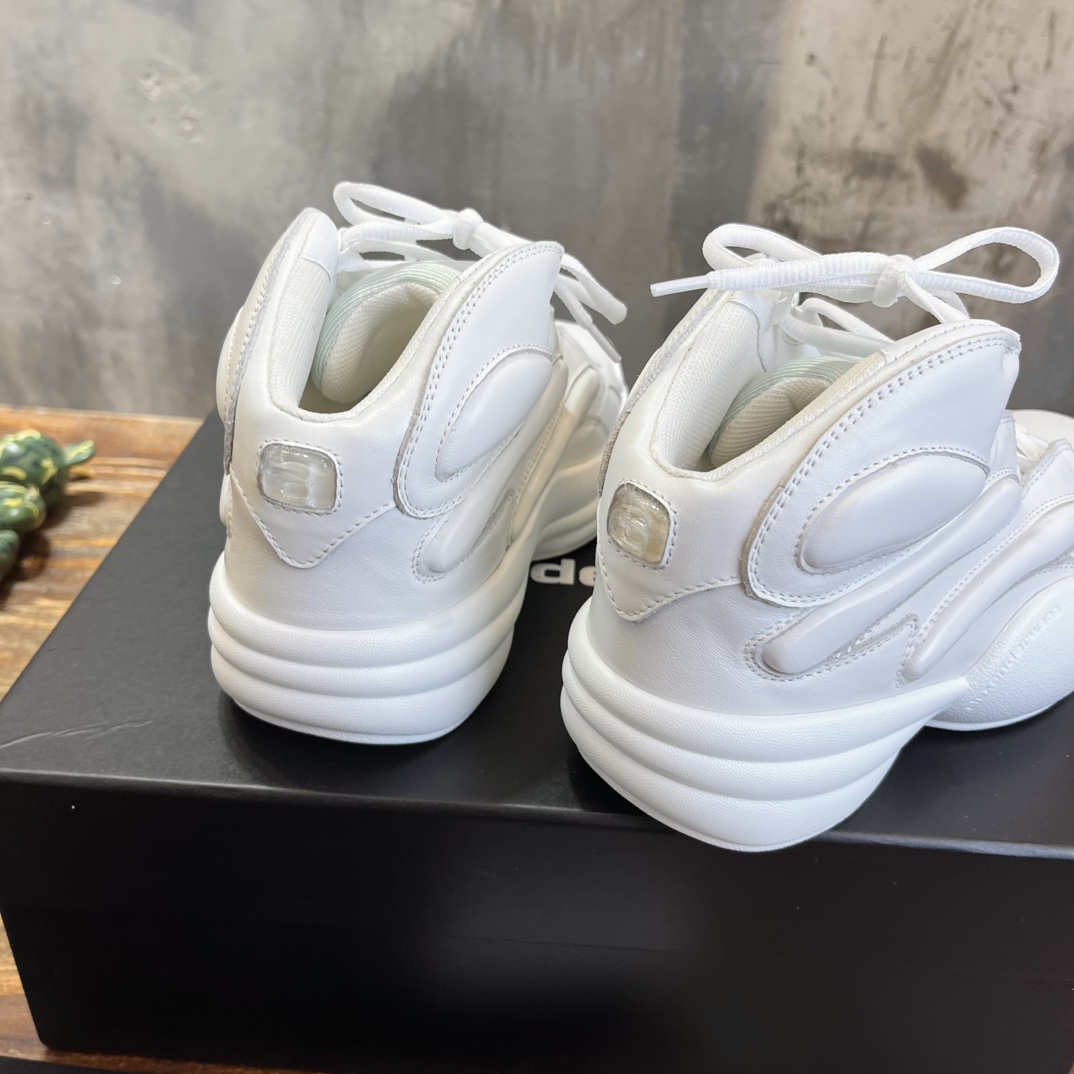 Alexander Wang Wang亚力山大 ·王2023vs秋冬最新情侣 休闲老爹鞋系列……