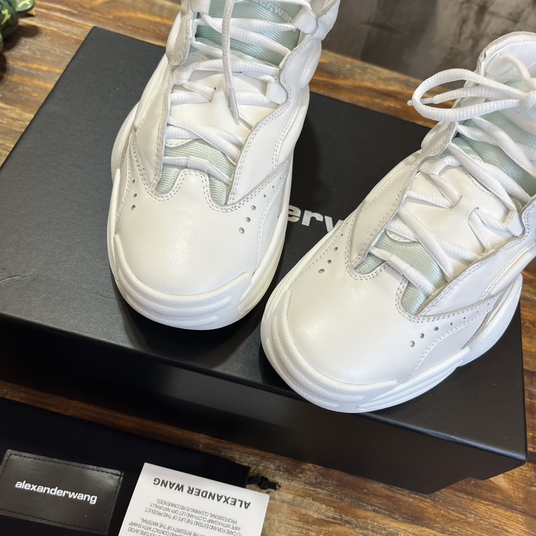 Alexander Wang Wang亚力山大 ·王2023vs秋冬最新情侣 休闲老爹鞋系列……