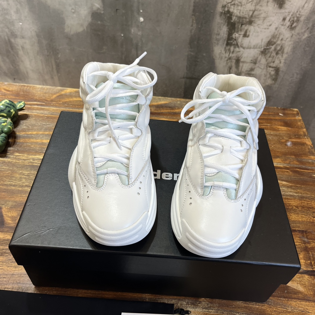 Alexander Wang Wang亚力山大 ·王2023vs秋冬最新情侣 休闲老爹鞋系列……