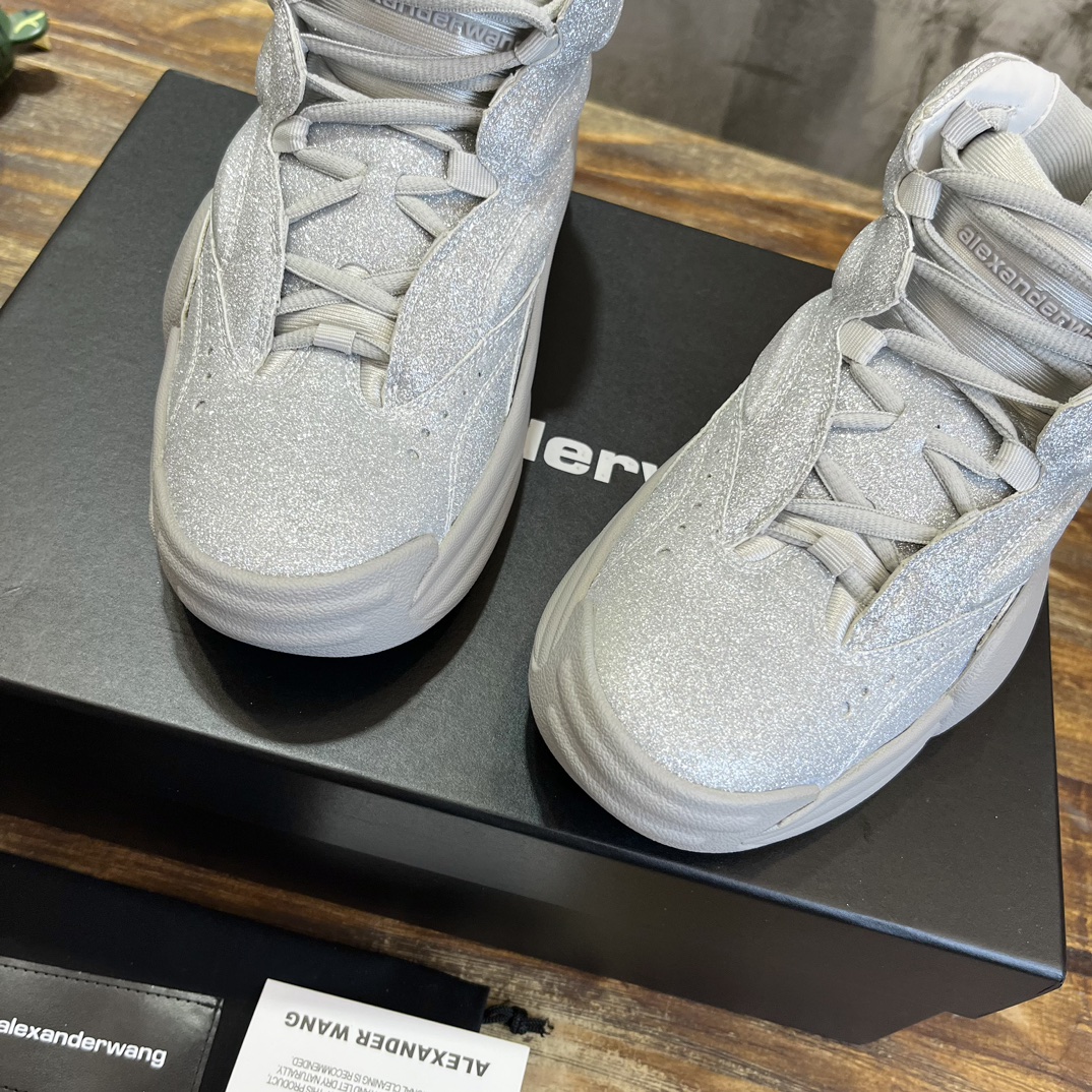 Alexander Wang Wang亚力山大 ·王2023vs秋冬最新情侣 休闲老爹鞋系列……