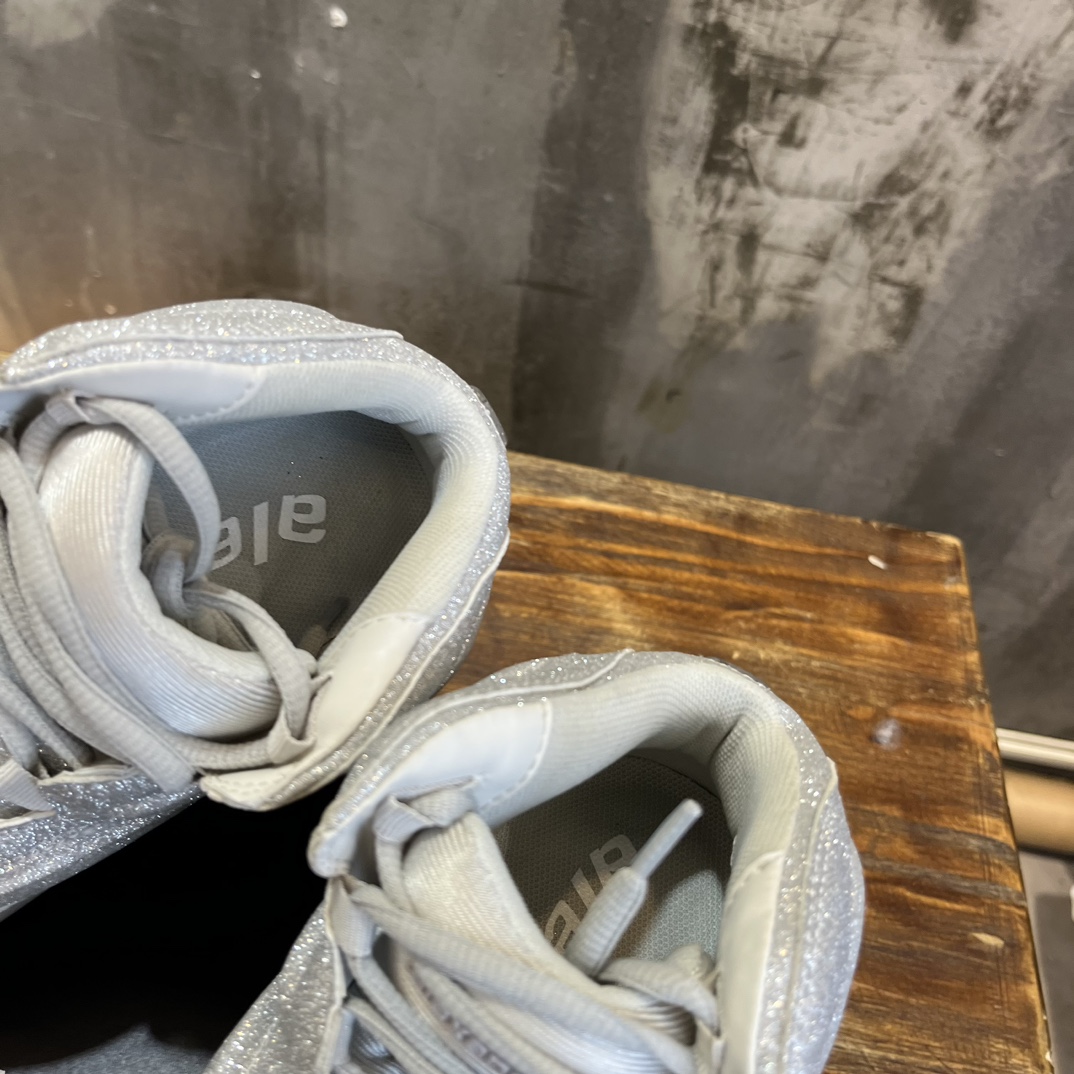 Alexander Wang Wang亚力山大 ·王2023vs秋冬最新情侣 休闲老爹鞋系列……