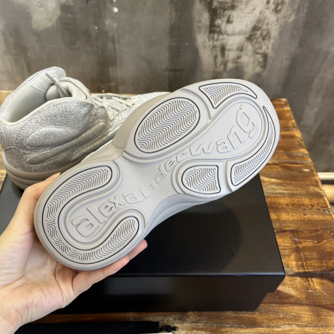 Alexander Wang Wang亚力山大 ·王2023vs秋冬最新情侣 休闲老爹鞋系列……
