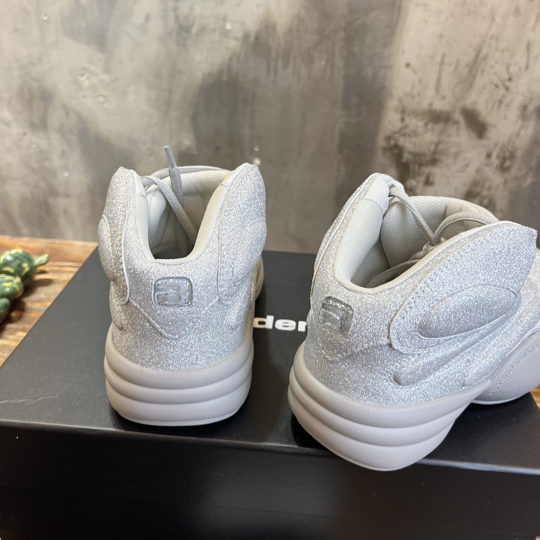 Alexander Wang Wang亚力山大 ·王2023vs秋冬最新情侣 休闲老爹鞋系列……