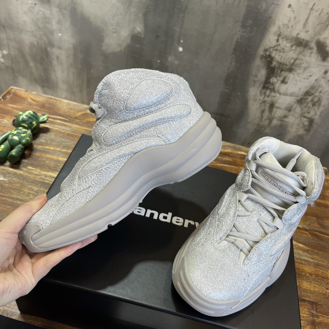Alexander Wang Wang亚力山大 ·王2023vs秋冬最新情侣 休闲老爹鞋系列……