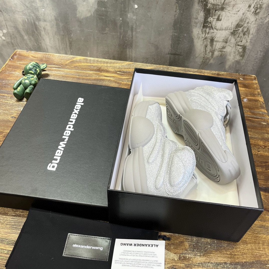 Alexander Wang Wang亚力山大 ·王2023vs秋冬最新情侣 休闲老爹鞋系列……