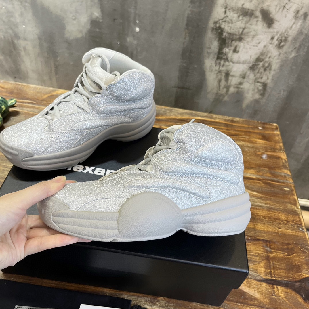 Alexander Wang Wang亚力山大 ·王2023vs秋冬最新情侣 休闲老爹鞋系列……