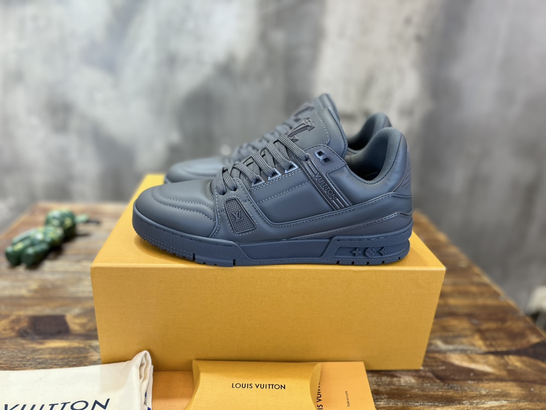Louis Vuitton 新配色 东莞高端 LV Trainer 路易-威登2022走秀新款