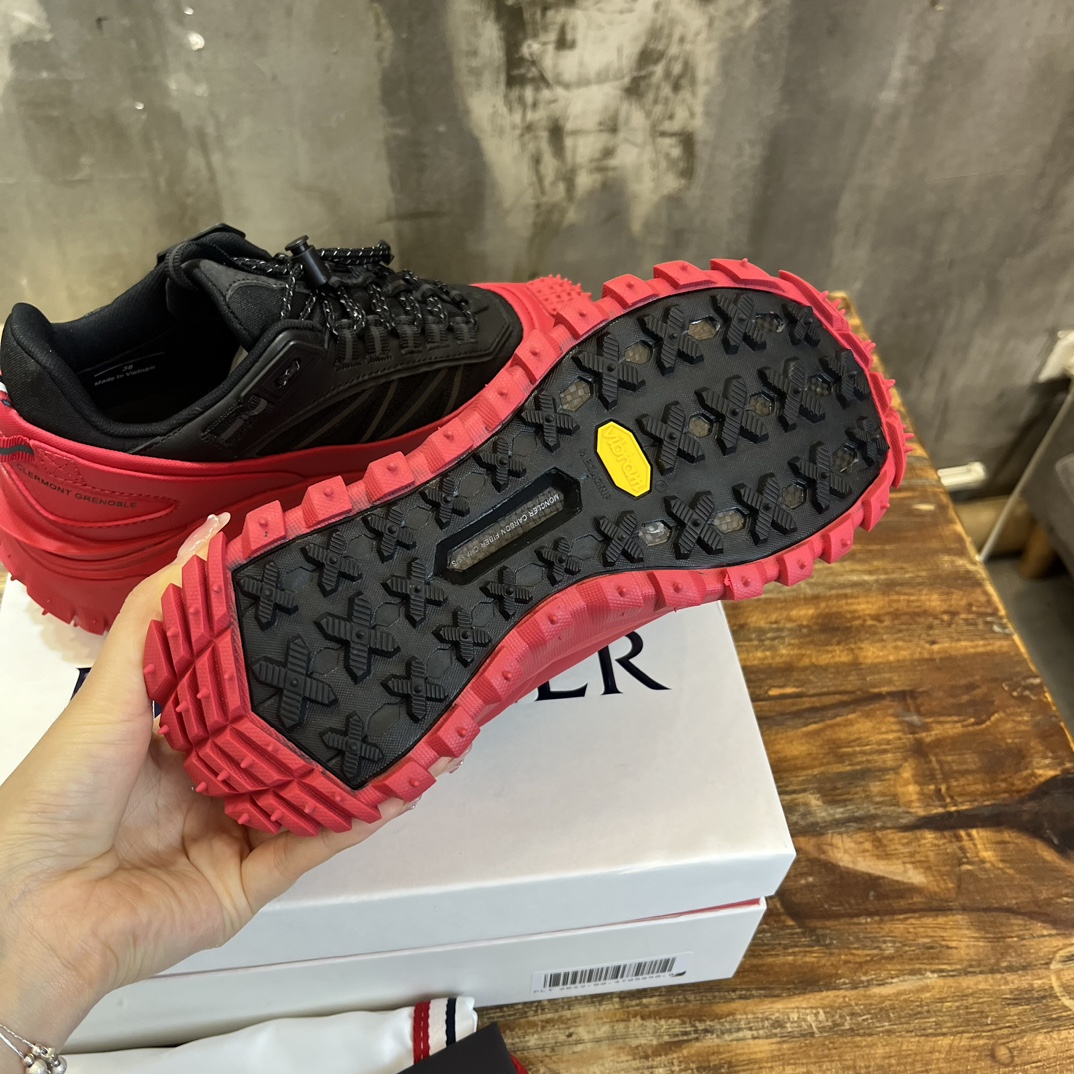 Moncler Trailgrip GTX: Outdoor Sneakers for Ultimate Performance and Style 9 i1699527766 7037 7