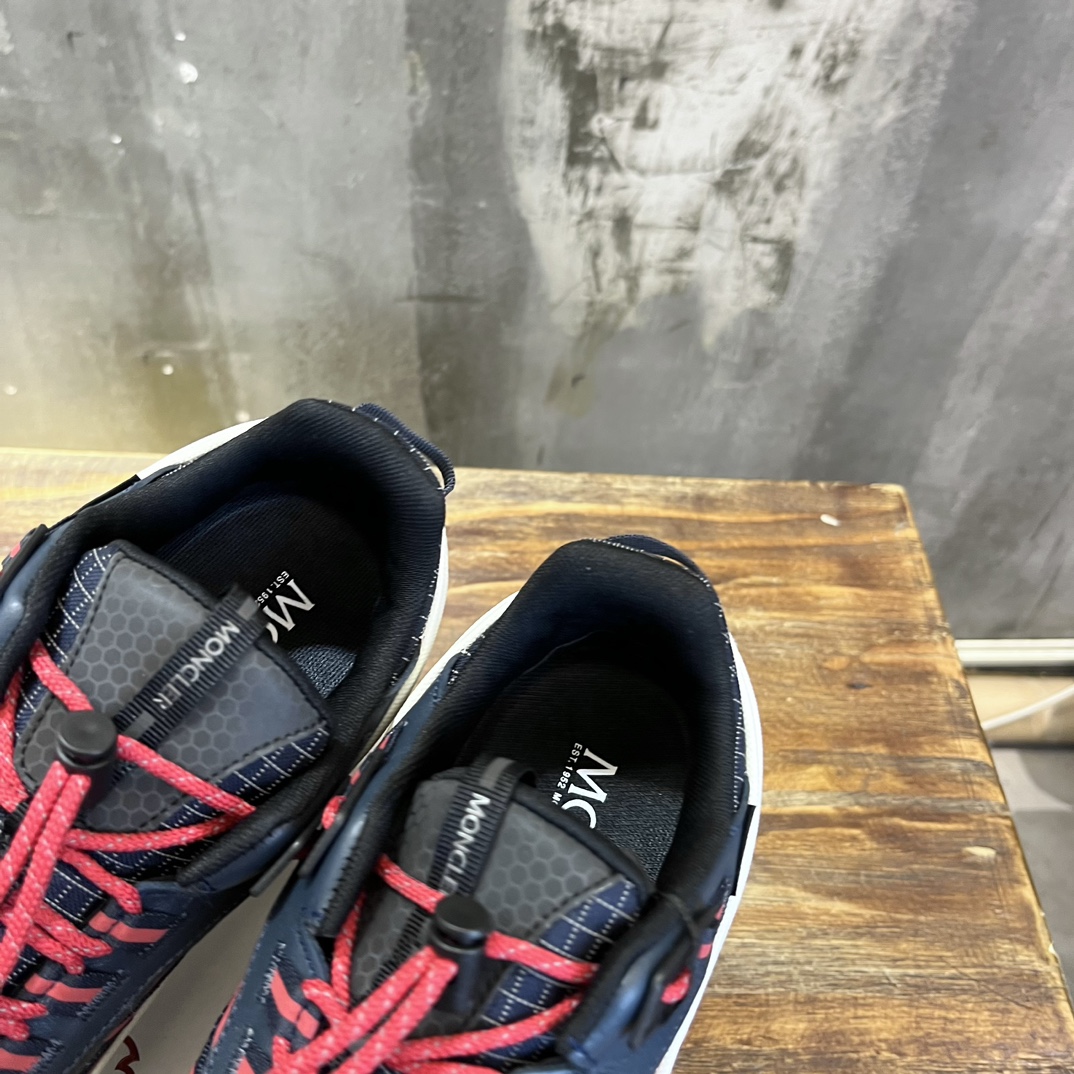 Moncler Trailgrip x GTX Outdoor Sneakers: Durable, Stylish, and Ready for Adventure 8 i1702550834 612 0