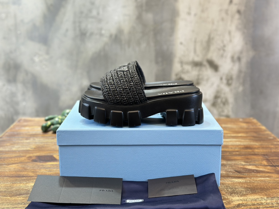 Prada prada普拉达最新款齿牙编织厚底三角扣拖鞋