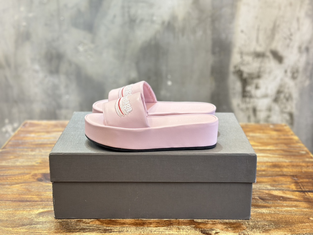Balenciaga Balenciaga巴黎世家 新款情侣厚底拖鞋