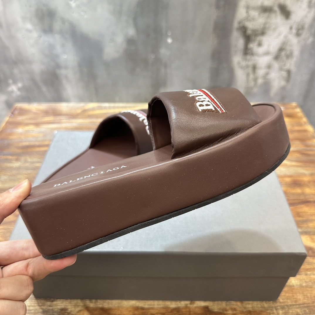 Balenciaga Balenciaga巴黎世家 新款情侣厚底拖鞋