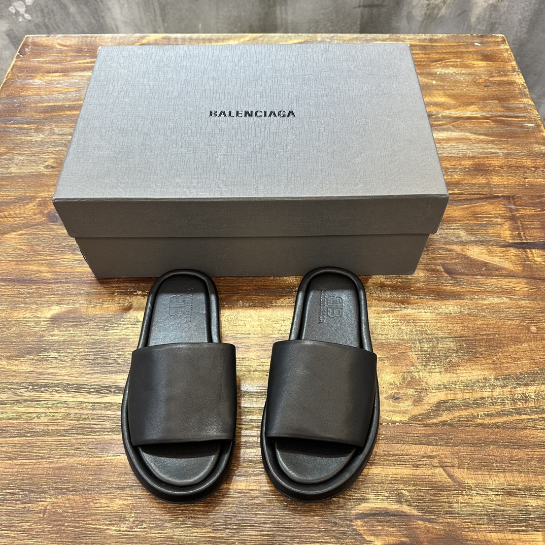 Balenciaga Balenciaga巴黎世家 新款情侣拖鞋