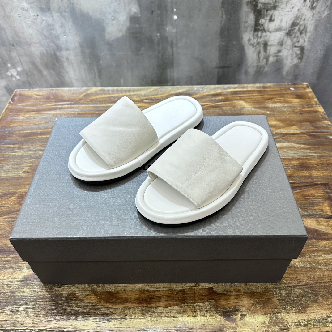 Balenciaga Balenciaga巴黎世家 新款情侣拖鞋