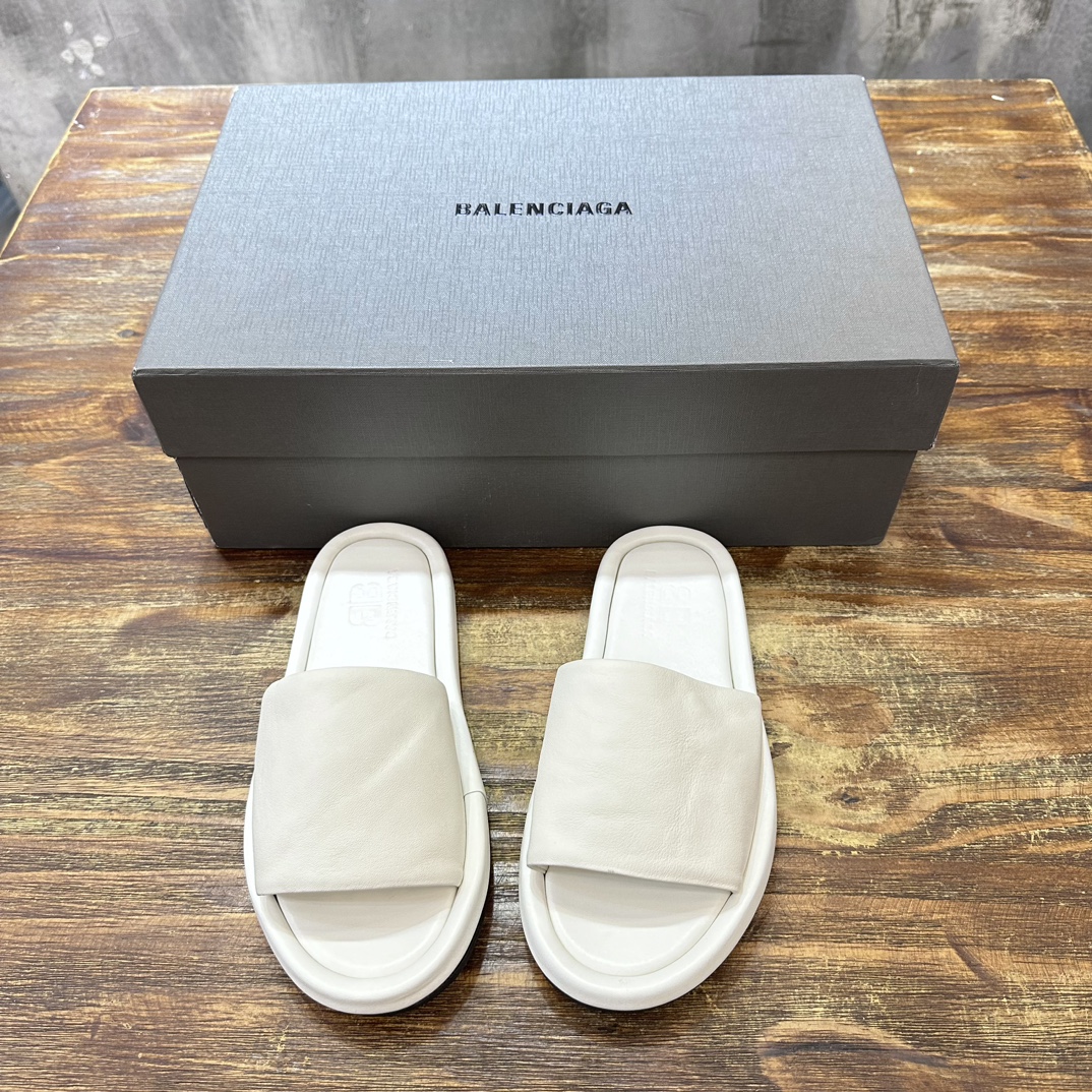 Balenciaga Balenciaga巴黎世家 新款情侣拖鞋