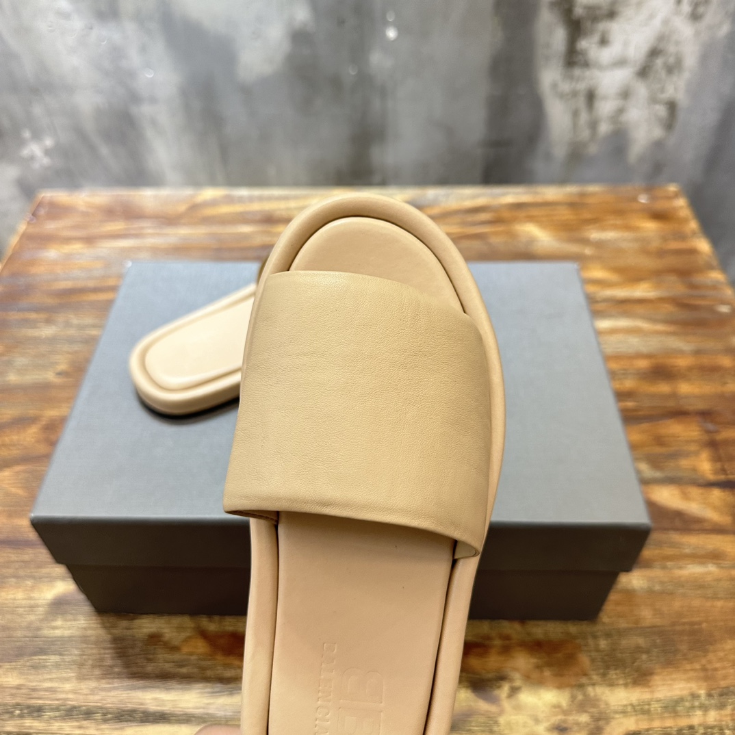 Balenciaga Balenciaga巴黎世家 新款情侣拖鞋