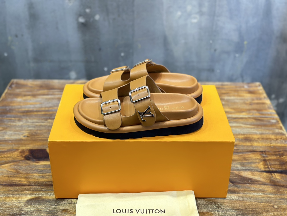 לואי ויטון מוּשׁלָם
 נעליים סנדלים נעלי בית קיץ ניסקס קווייד עור כבשים אוסף קיץ Vintage