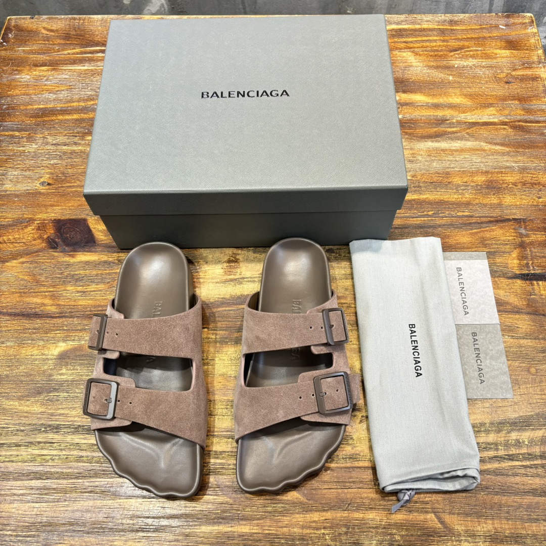 Balenciaga Balenciaga巴黎世家 新款情侣拖鞋