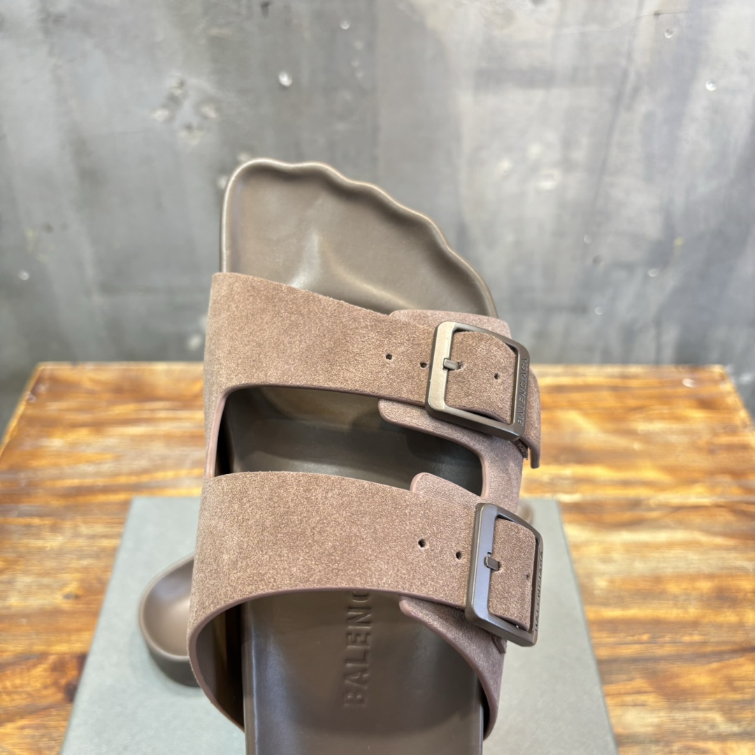 Balenciaga Balenciaga巴黎世家 新款情侣拖鞋