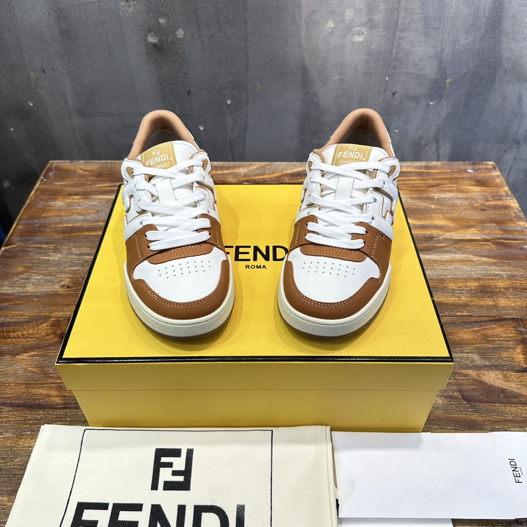 Fendi FD 购入 设计师Kim Jones打造的一款运动鞋fendi