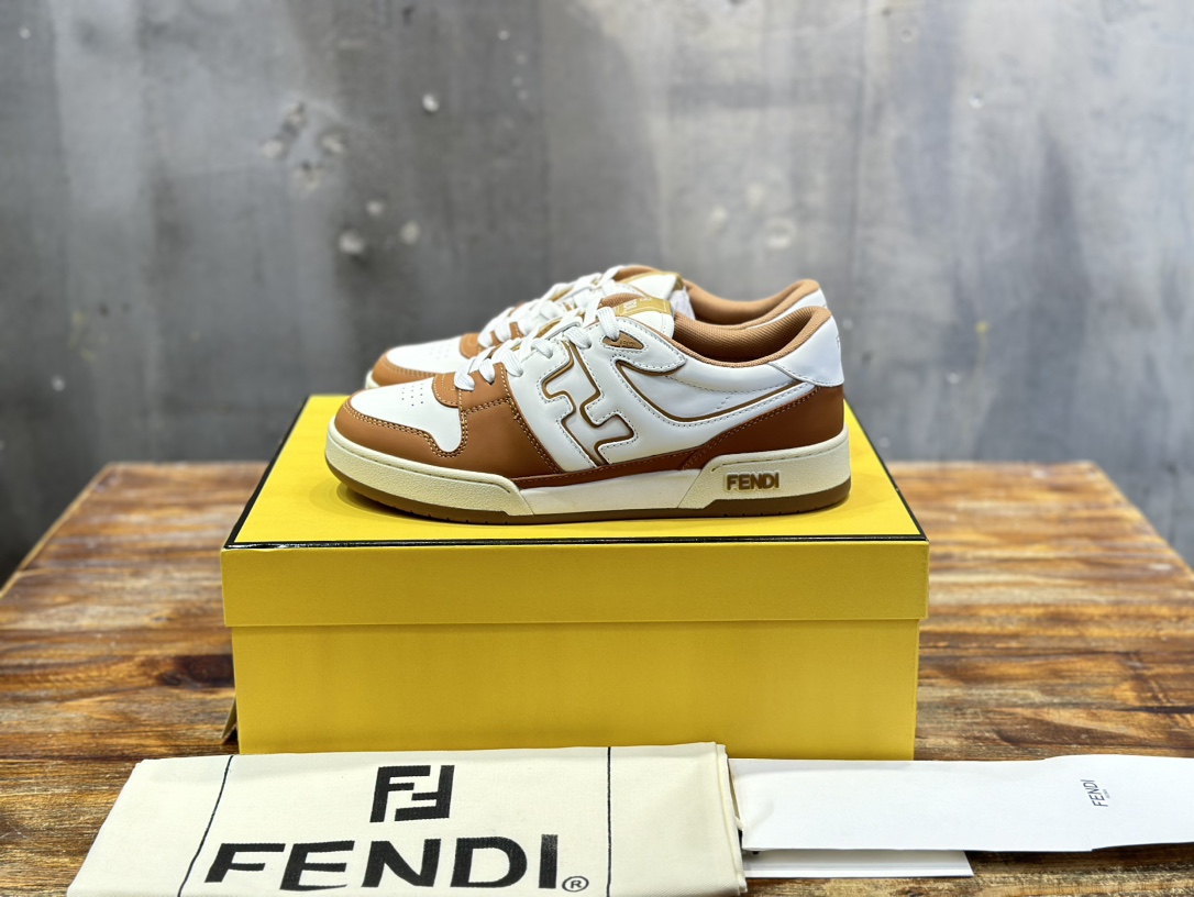 Fendi FD 购入 设计师Kim Jones打造的一款运动鞋fendi