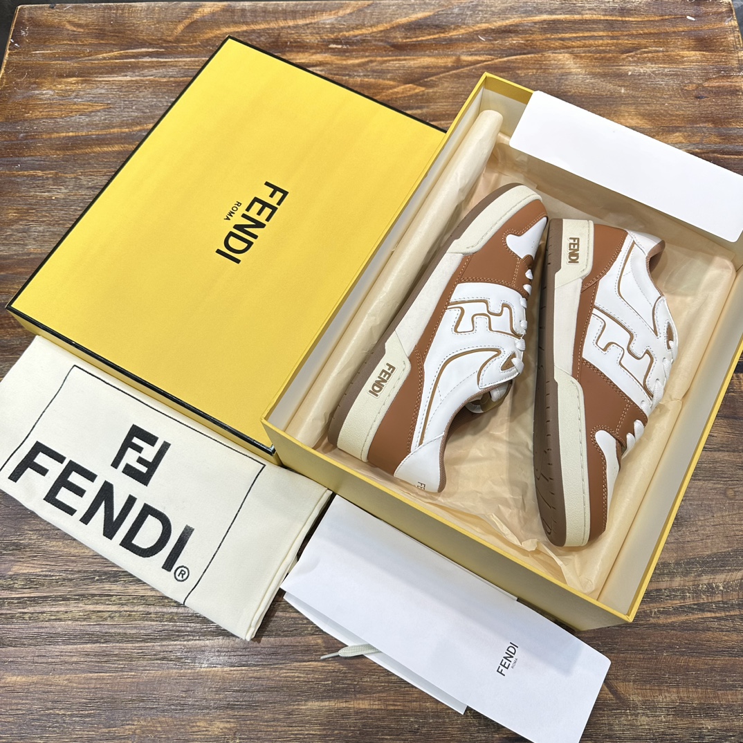 Fendi FD 购入 设计师Kim Jones打造的一款运动鞋fendi