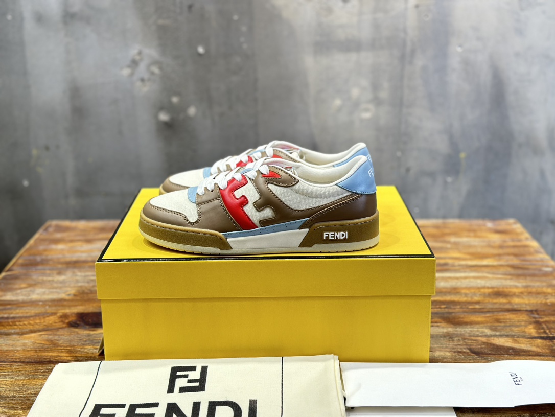 Fendi FD 购入 设计师Kim Jones打造的一款运动鞋fendi