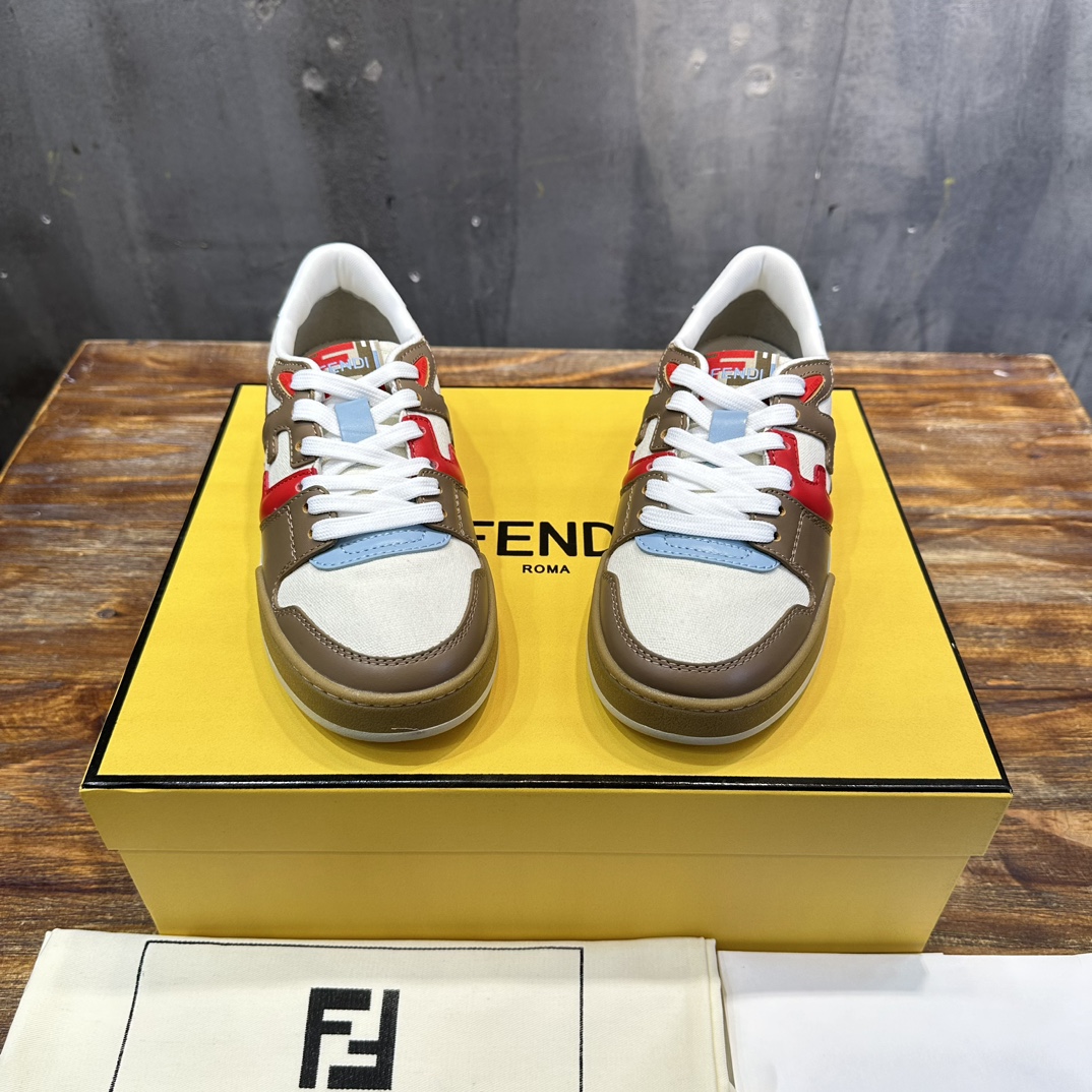 Fendi FD 购入 设计师Kim Jones打造的一款运动鞋fendi