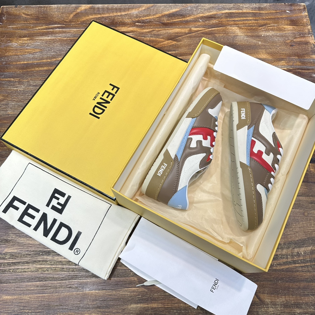 Fendi FD 购入 设计师Kim Jones打造的一款运动鞋fendi