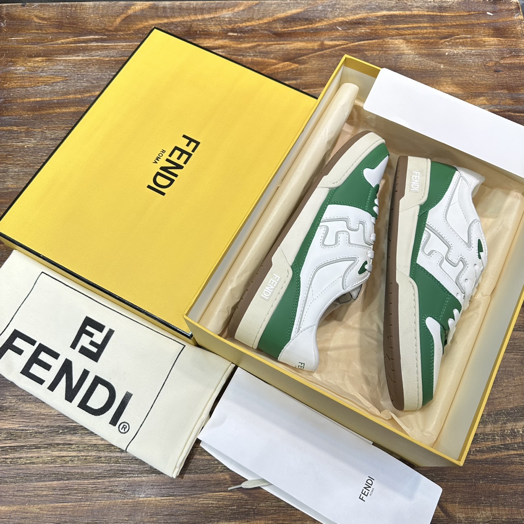 Fendi FD 购入 设计师Kim Jones打造的一款运动鞋fendi