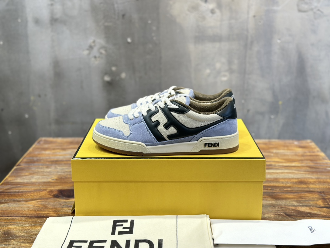 Fendi FD 购入 设计师Kim Jones打造的一款运动鞋fendi