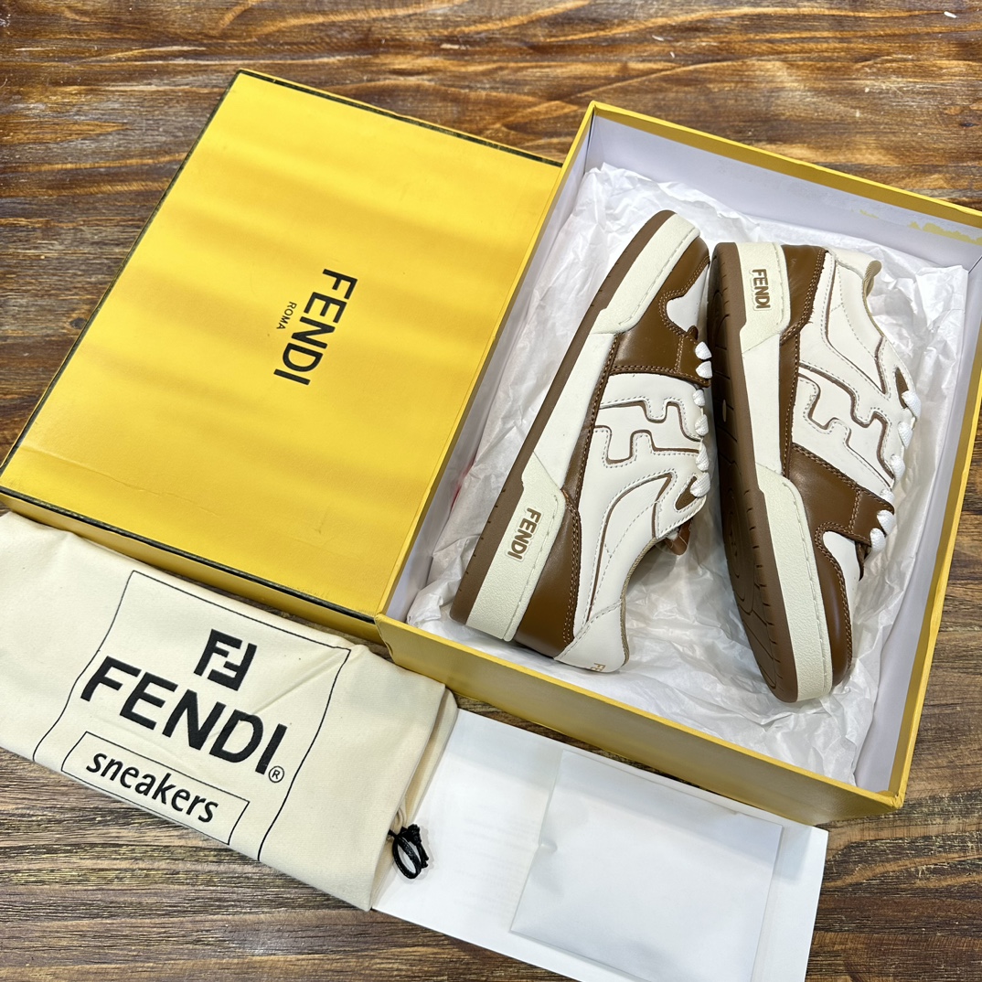 Fendi FD 购入 设计师Kim Jones打造的一款运动鞋fendi