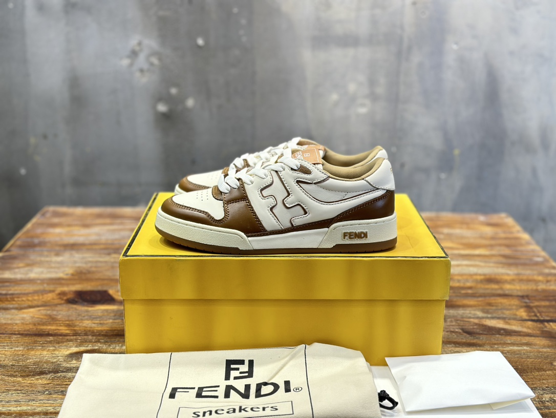Fendi FD 购入 设计师Kim Jones打造的一款运动鞋fendi
