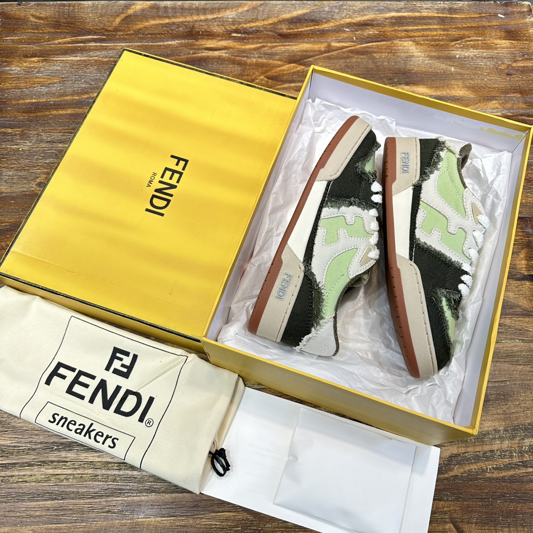 Fendi FD 购入 设计师Kim Jones打造的一款运动鞋fendi