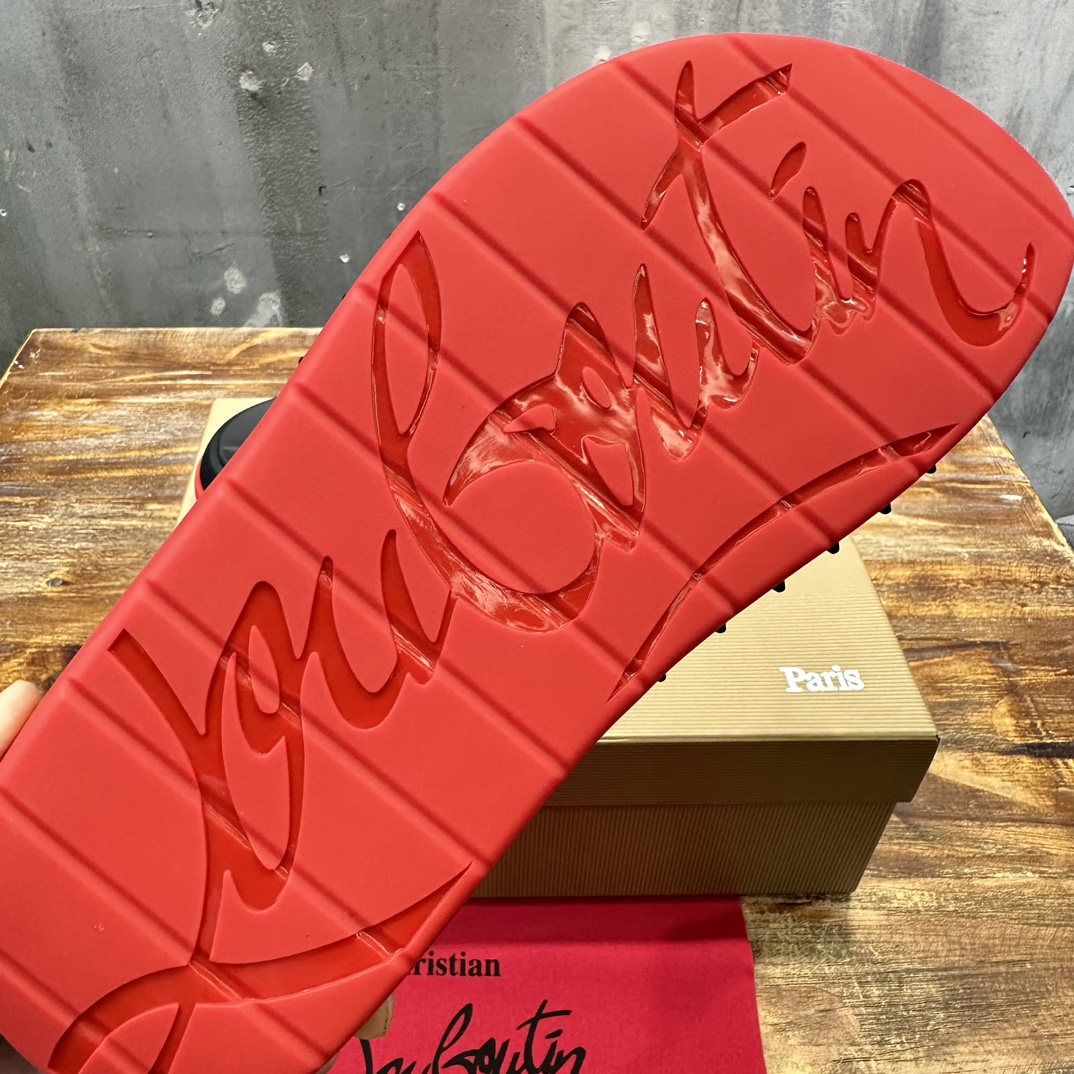 Christian Louboutin 代购级 2024重磅推出 Christian Louboutin男款拖鞋 鞋底带有Louboutin签名
